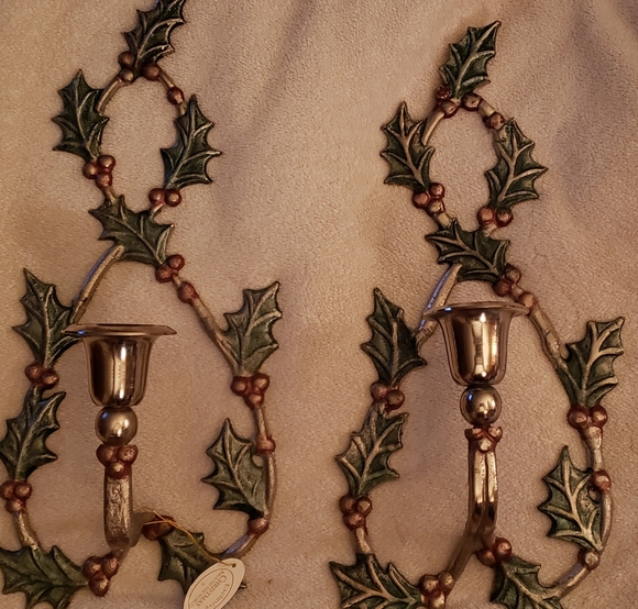 Christmas Around the World Exclusive Holly and Berry Sconces - Picture 1 of 3